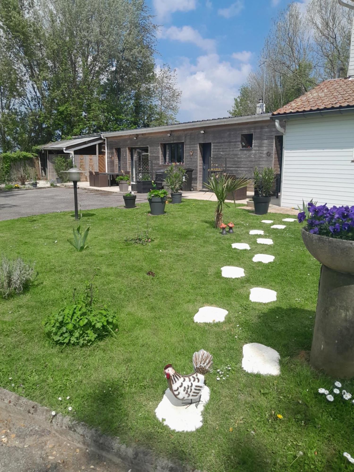 Au Dela Des Remparts Villa Montreuil  Eksteriør bilde